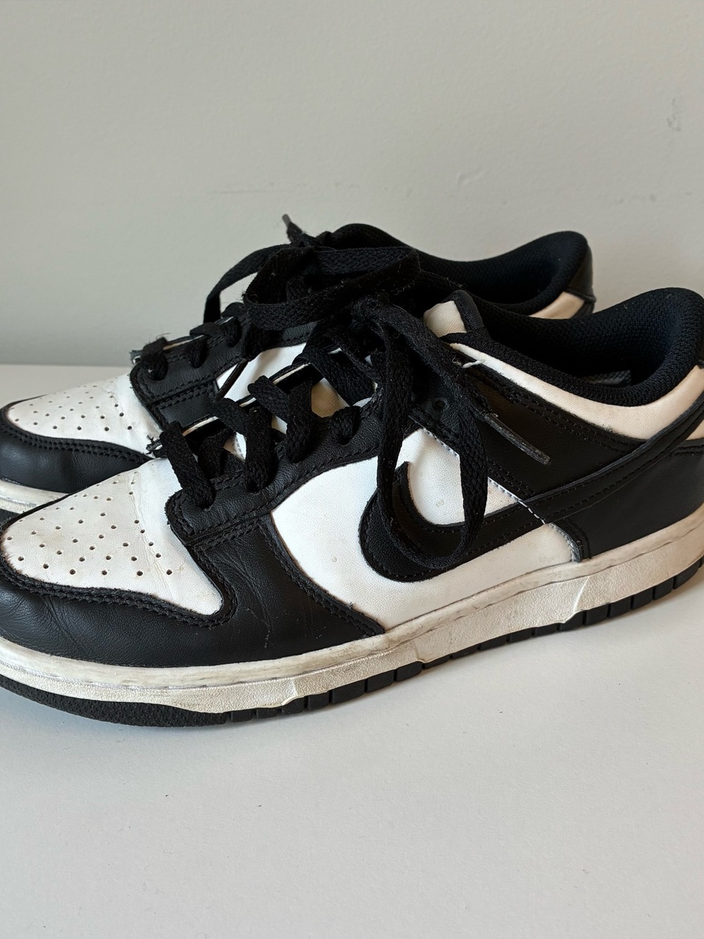 Nike Dunk Low Shoes Youth Size 6Y
Black White Panda Sneakers
CW1590-100